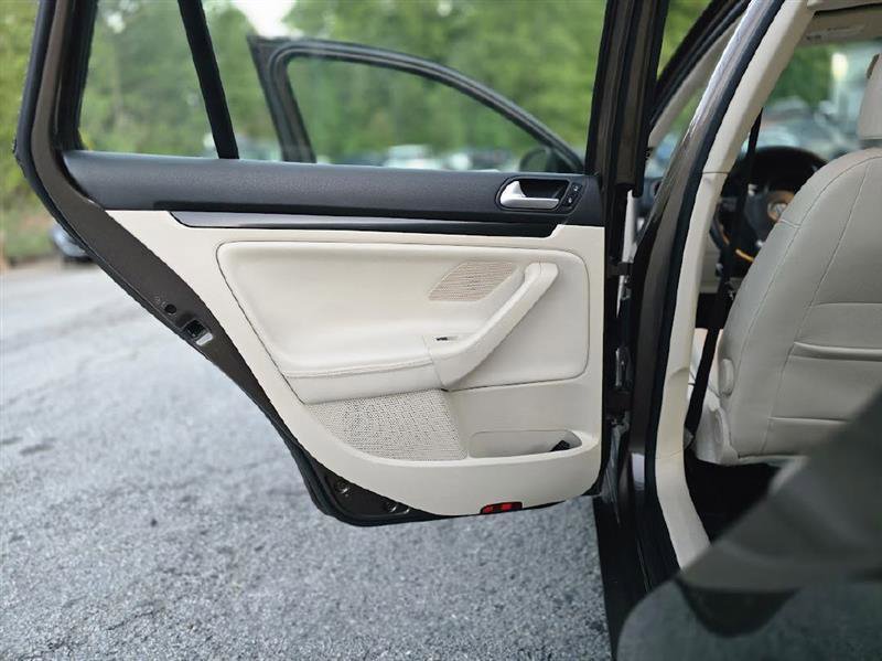 Used 2014 Volkswagen Jetta TDI image 18