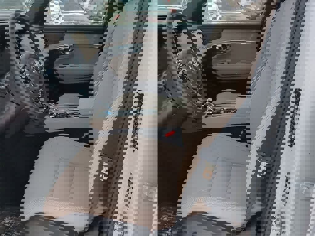 Certified 2026 Volvo XC90 B6 Plus w/ Protection Package Premier image 15