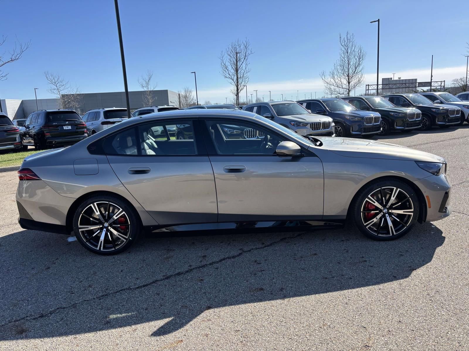 New 2026 BMW 550e xDrive image 4