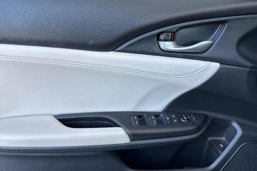 Used 2020 Honda Insight Touring image 13