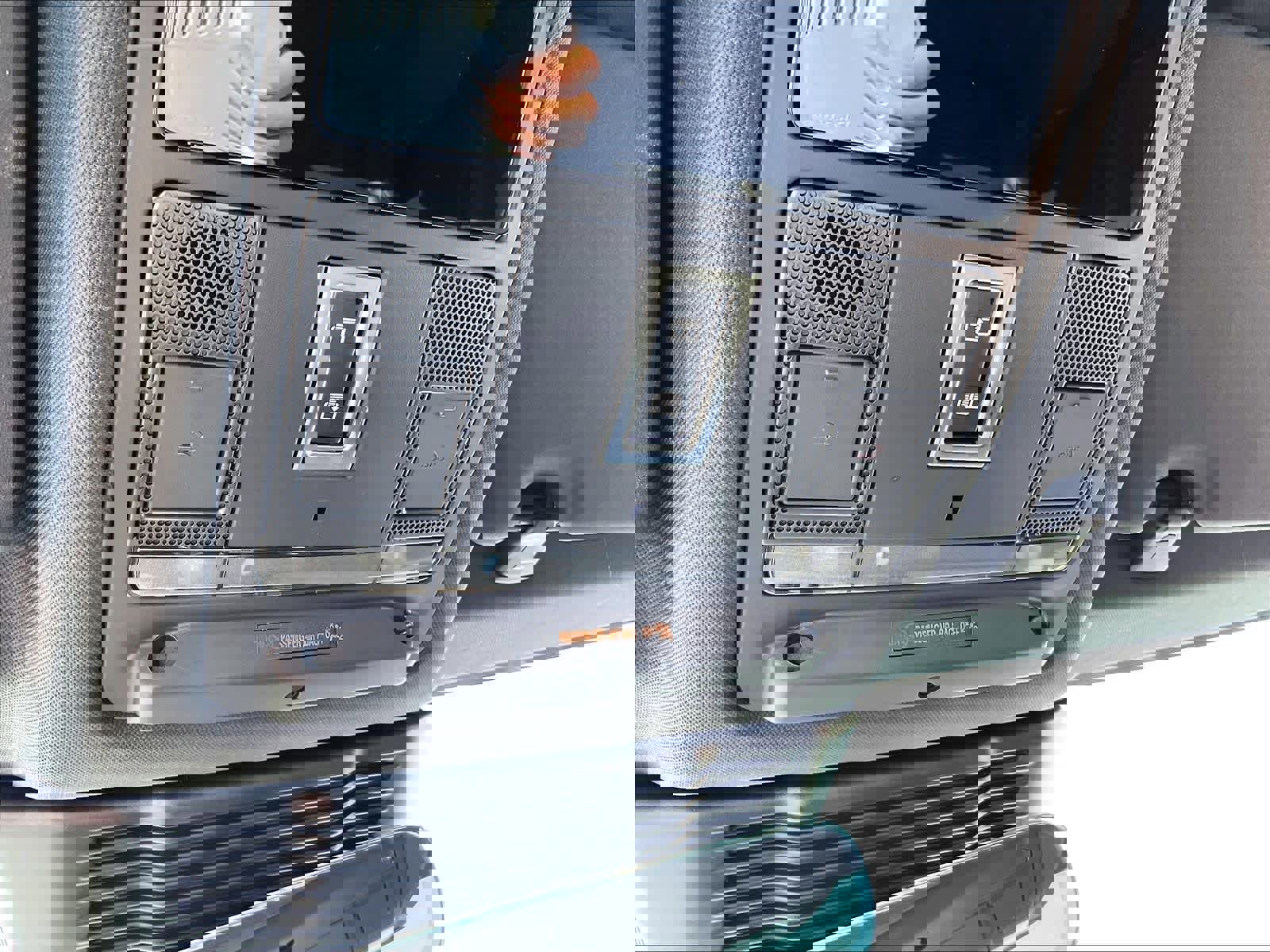 Used 2025 Land Rover Discovery Sport Dynamic SE image 38