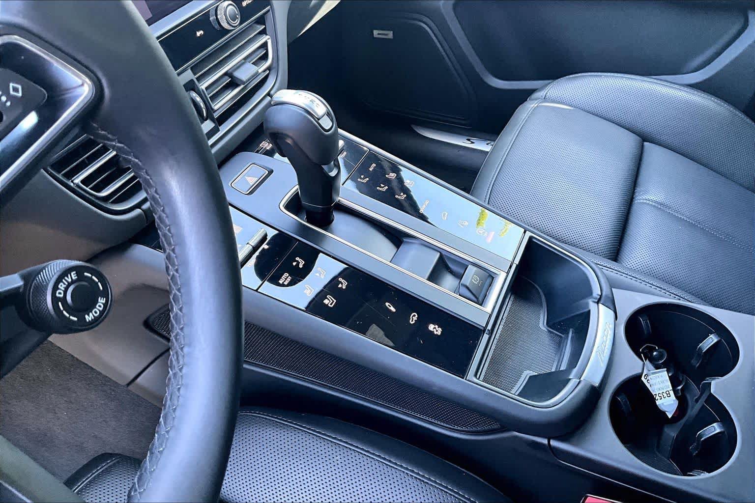 Used 2023 Porsche Macan S AWD/4WD image 16