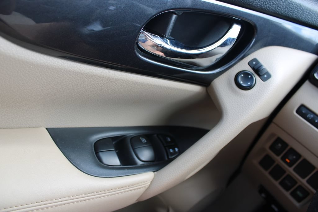 Used 2017 Nissan Rogue S FWD image 40