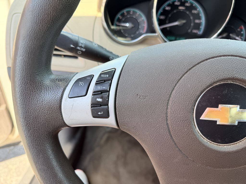 Used 2010 Chevrolet Malibu LS FWD image 12