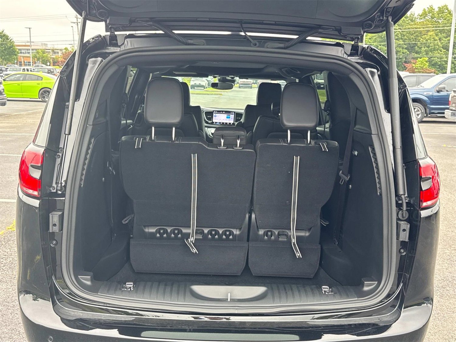 New 2025 Chrysler Pacifica Select image 12