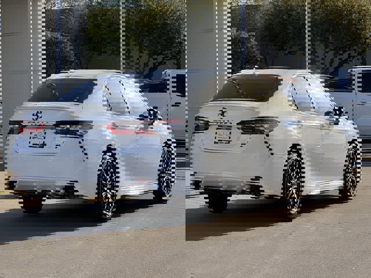 Used 2024 Toyota Camry SE image 4