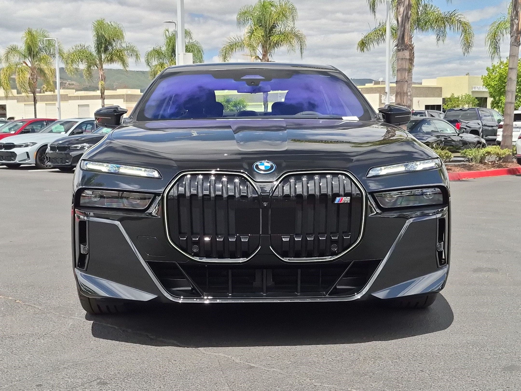 New 2026 BMW i7 M70 w/ Executive Package AWD/4WD image 3