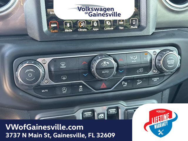 Used 2018 Jeep Wrangler Unlimited Sahara AWD/4WD image 22