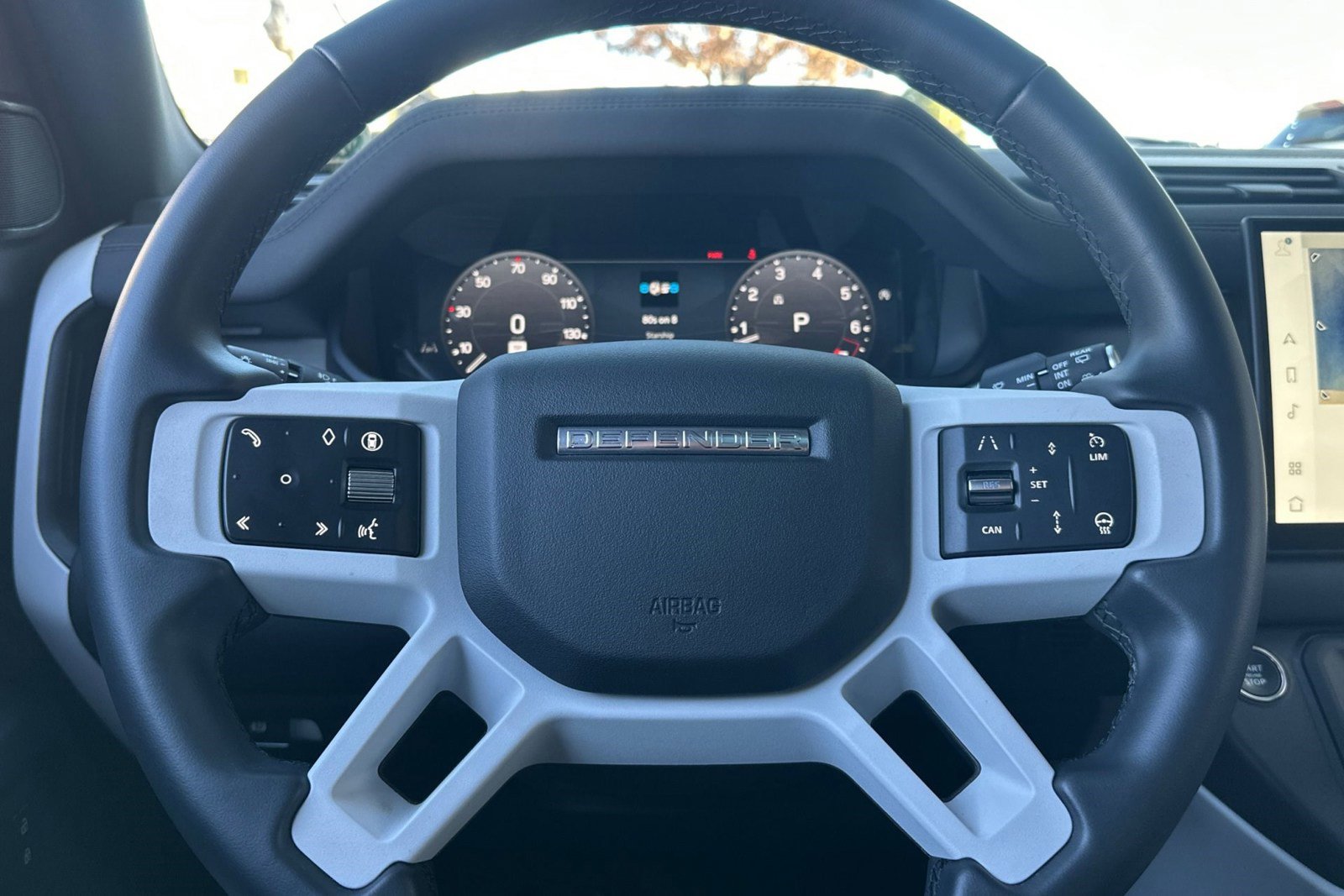 Used 2025 Land Rover Defender 110 S image 18