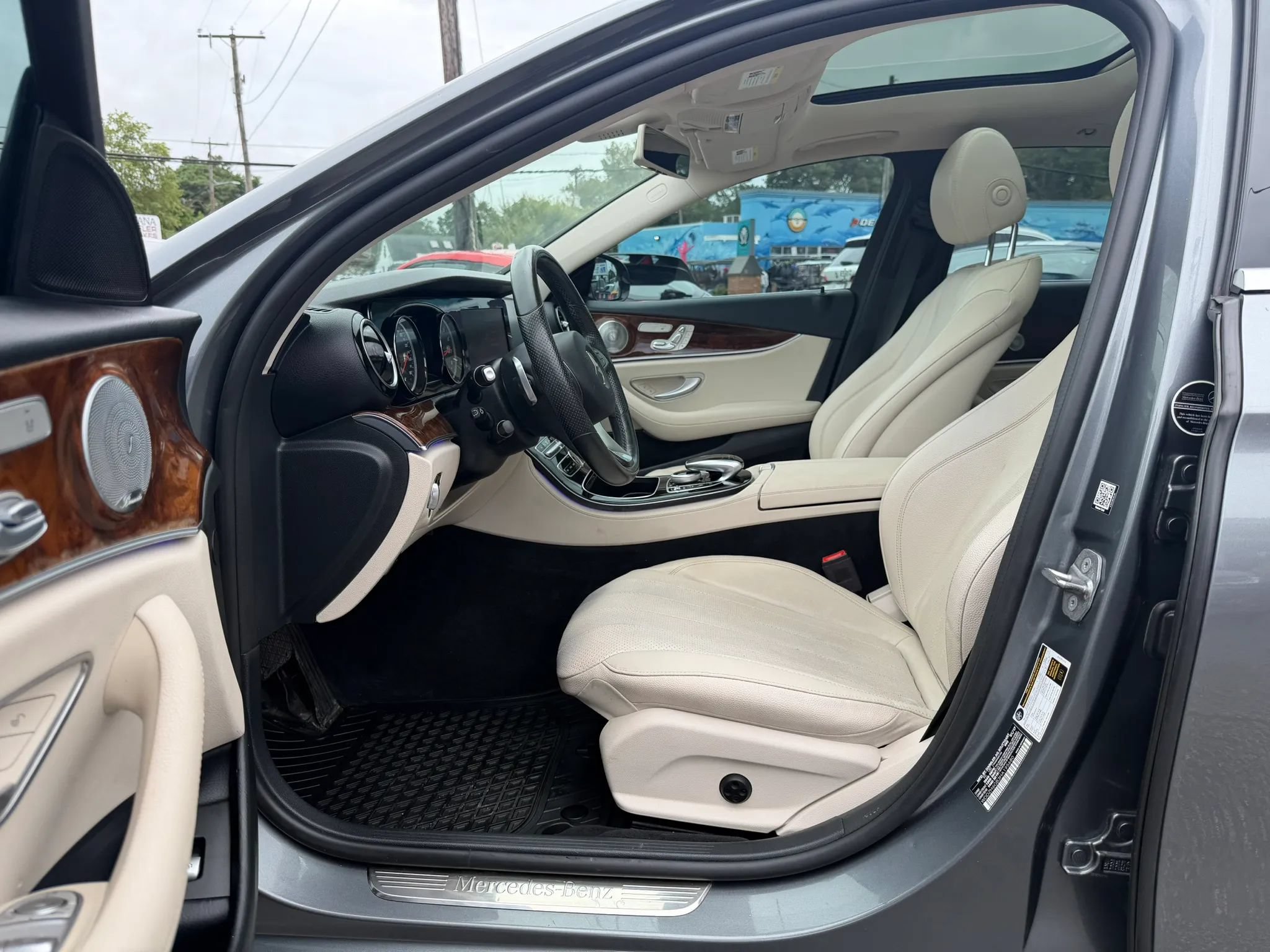 Used 2017 Mercedes-Benz E 400 4MATIC Wagon image 16