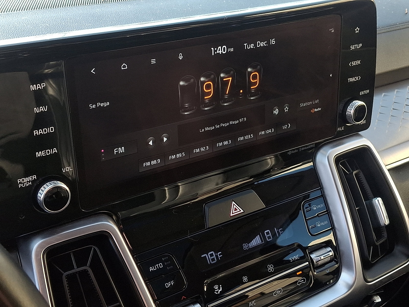 Certified 2022 Kia Sorento EX w/ Panoramic Sunroof Package image 18