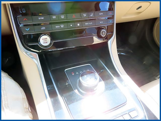 Used 2018 Jaguar XF Premium AWD/4WD image 17