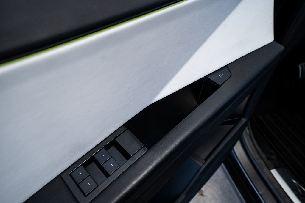 Used 2024 Tesla Cybertruck AWD Crew Cab image 30