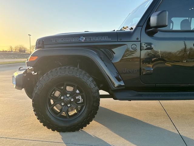 Used 2025 Jeep Gladiator Mojave AWD/4WD image 5