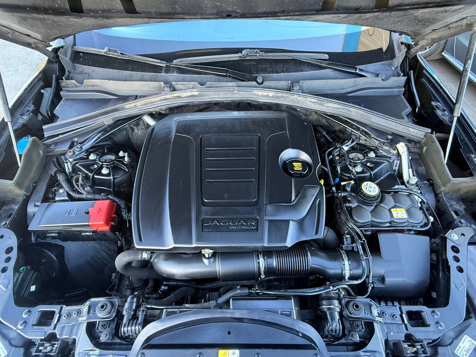 Used 2018 Jaguar F-PACE Premium image 50