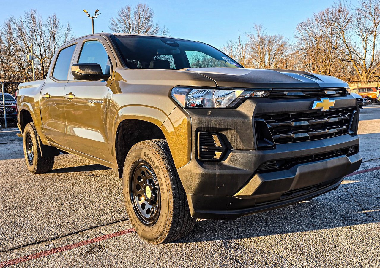 Used 2024 Chevrolet Colorado W/T image 1