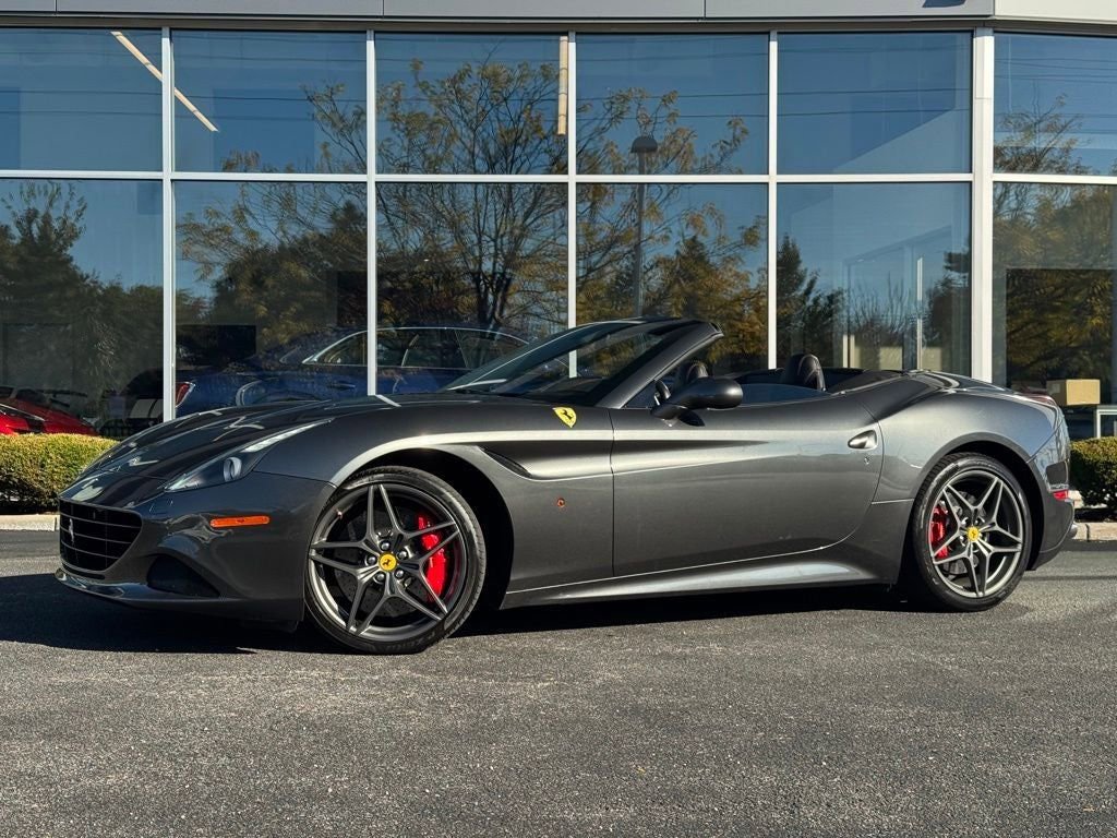 Used 2016 Ferrari California T image 3
