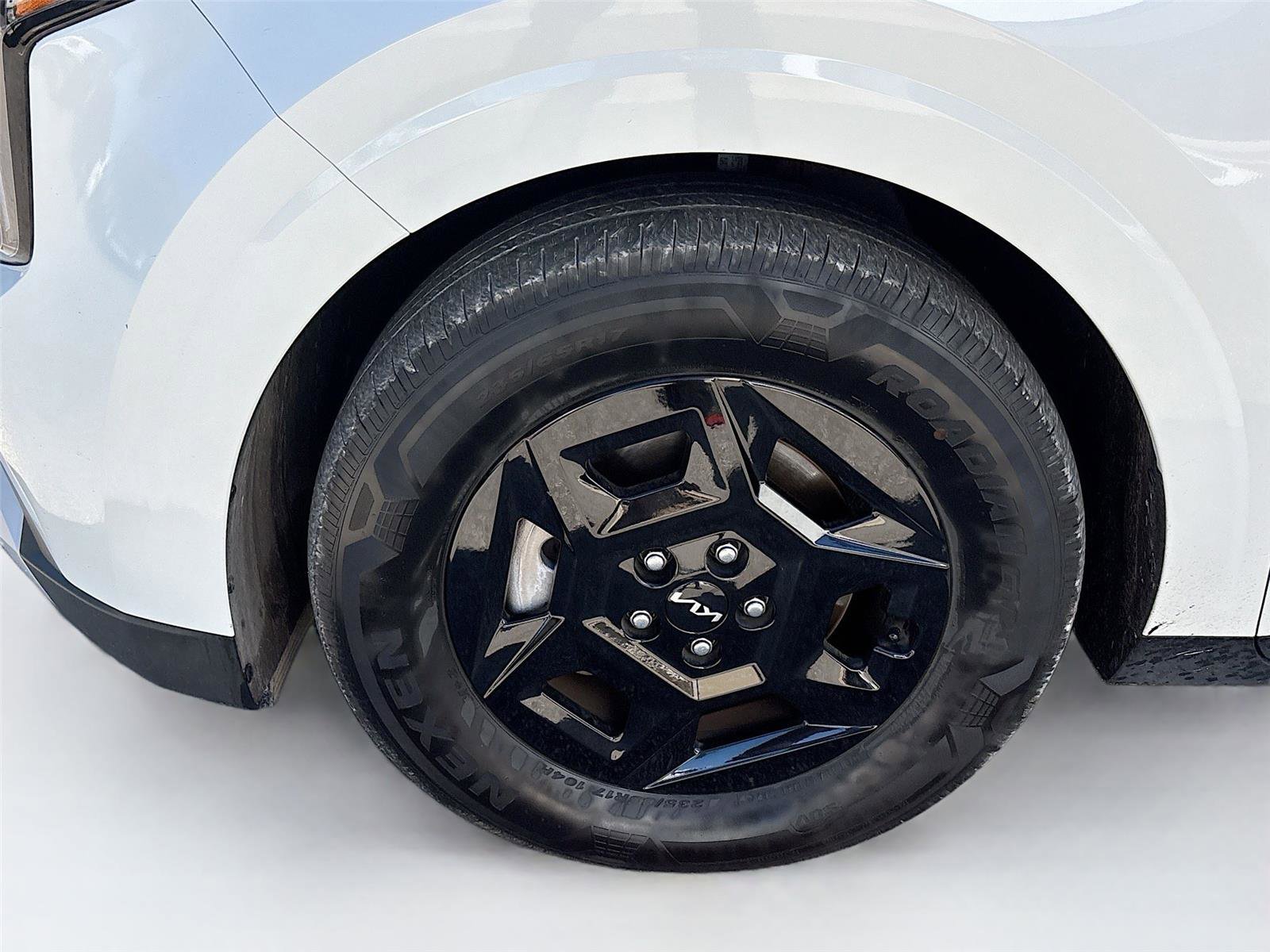 Used 2025 Kia Carnival image 33