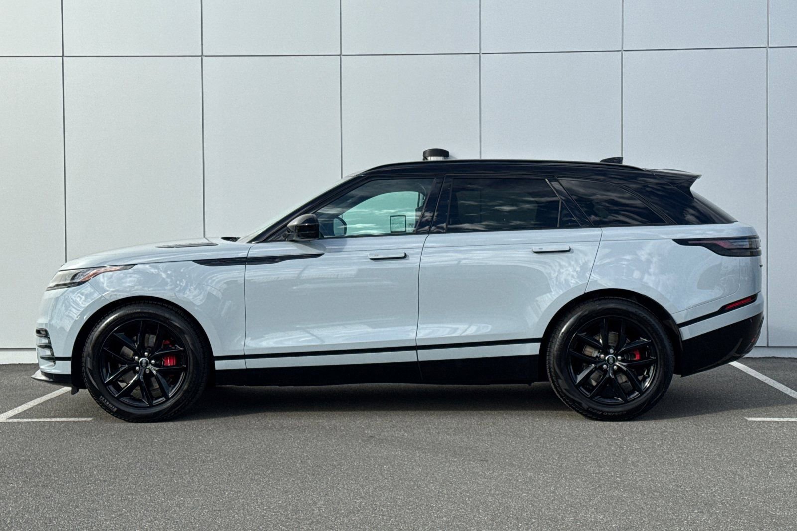 Used 2025 Land Rover Range Rover Velar Dynamic SE image 2
