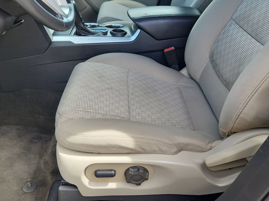 Used 2015 Ford Explorer XLT w/ Equipment Group 201A FWD image 9