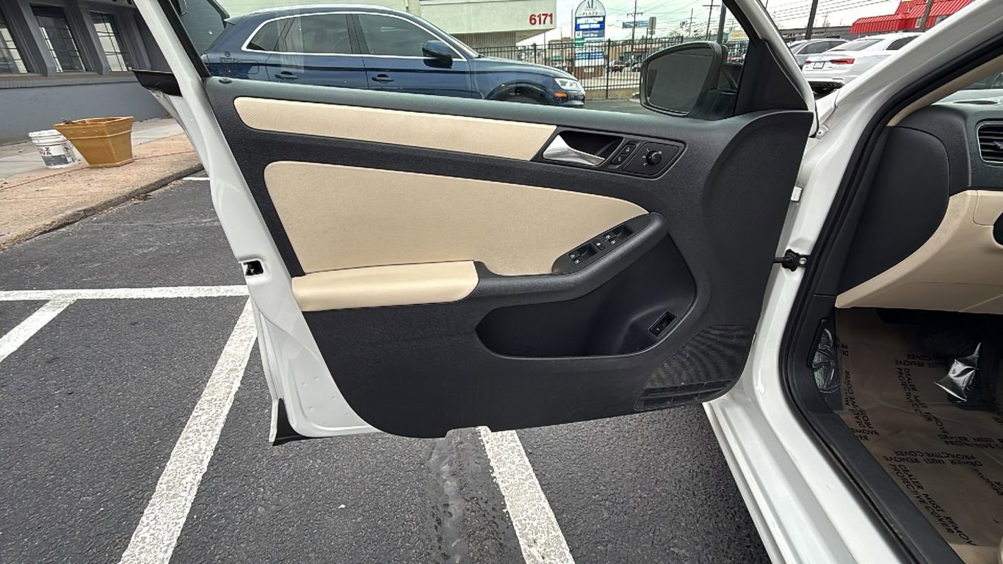 Used 2011 Volkswagen Jetta SE image 9