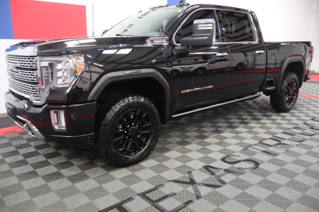 Used 2022 GMC Sierra 3500 Denali w/ Denali Black Diamond Edition AWD/4WD image 3
