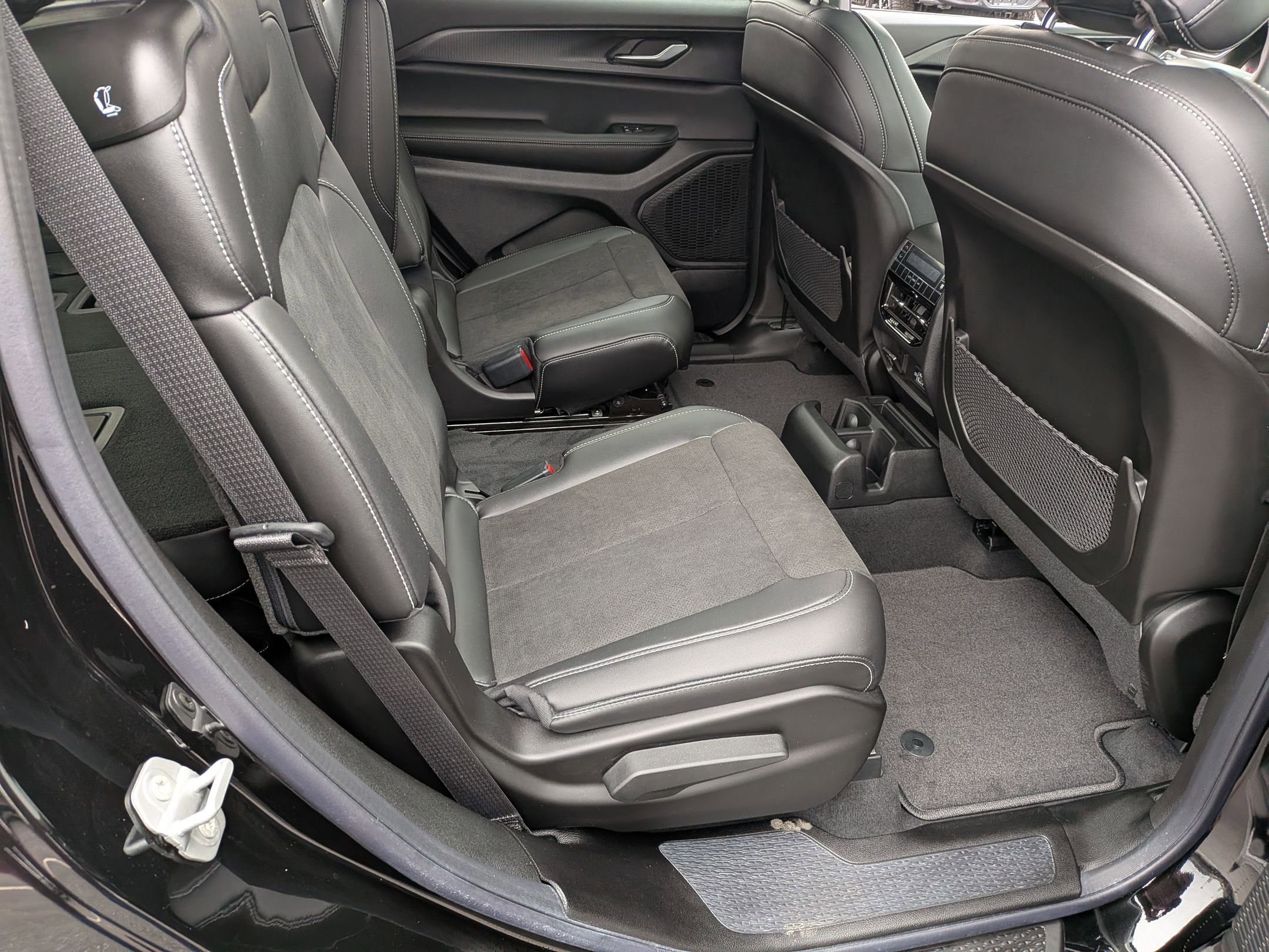 Used 2025 Jeep Grand Cherokee L Altitude RWD image 32