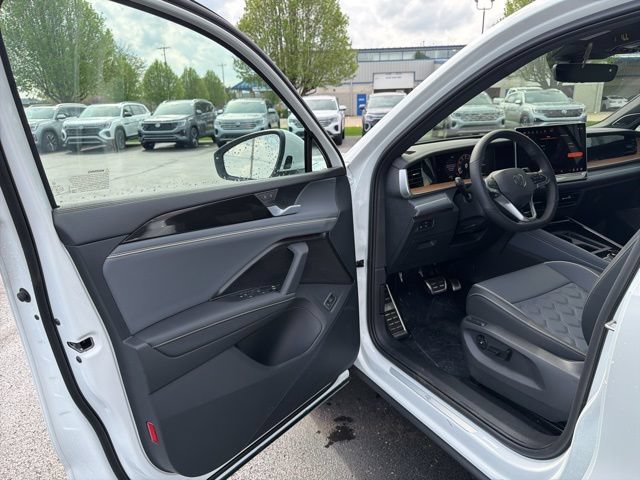 New 2026 Volkswagen Tiguan SEL R-Line AWD/4WD image 41