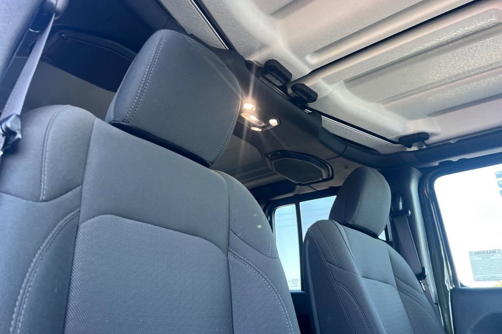 Used 2021 Jeep Gladiator Sport image 19