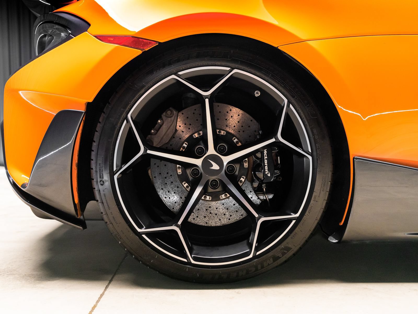 Used 2020 McLaren 600LT Spider RWD image 5