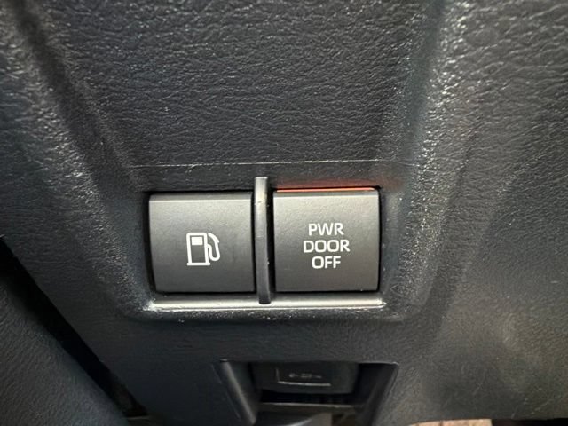 Used 2021 Toyota Sienna XLE FWD image 31