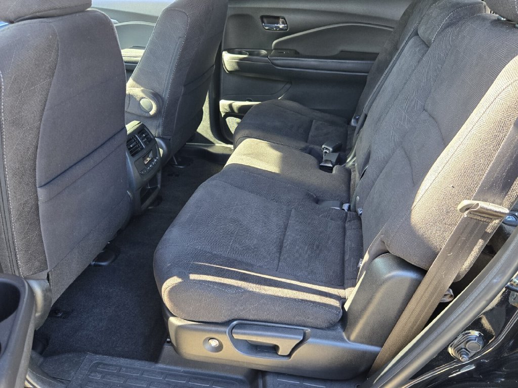 Used 2022 Honda Pilot Sport image 11