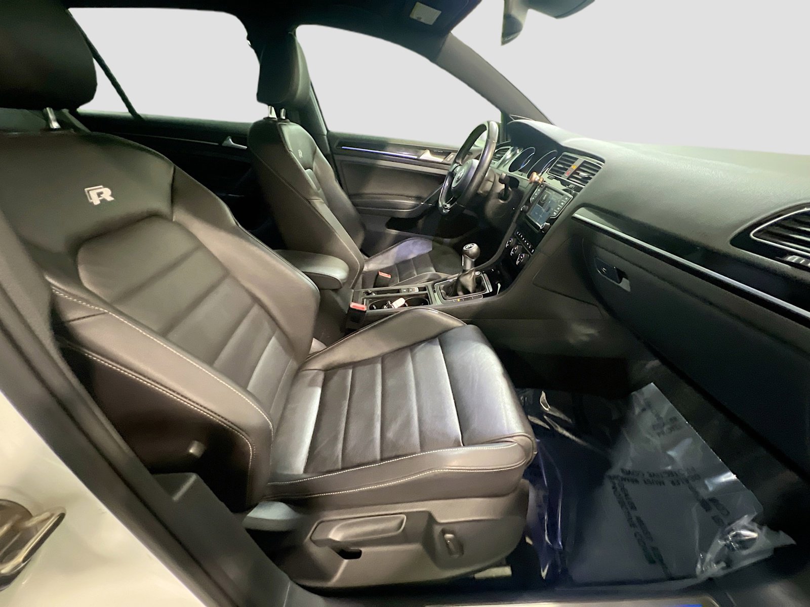 Used 2016 Volkswagen Golf R 4-Door image 21