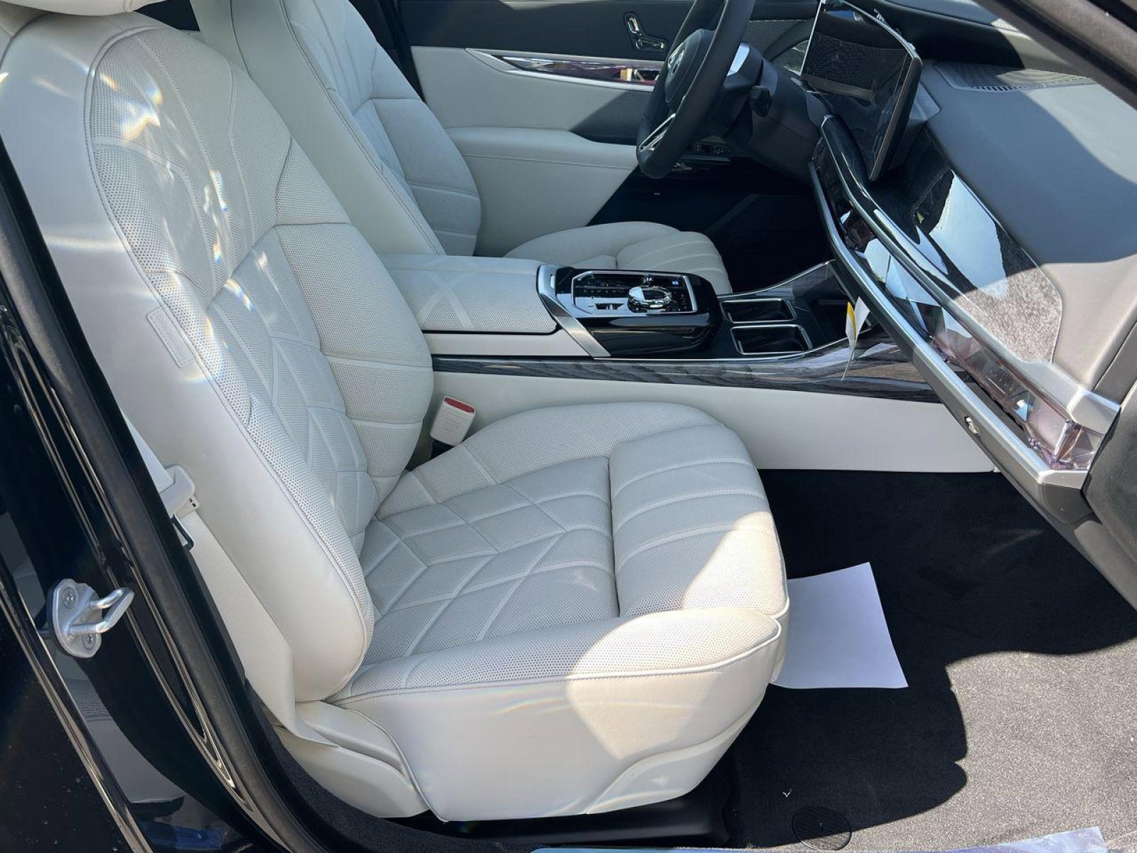 New 2025 BMW i7 eDrive50 w/ Executive Package image 26