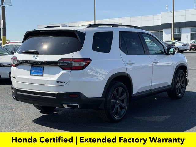 Used 2025 Honda Pilot Sport image 2
