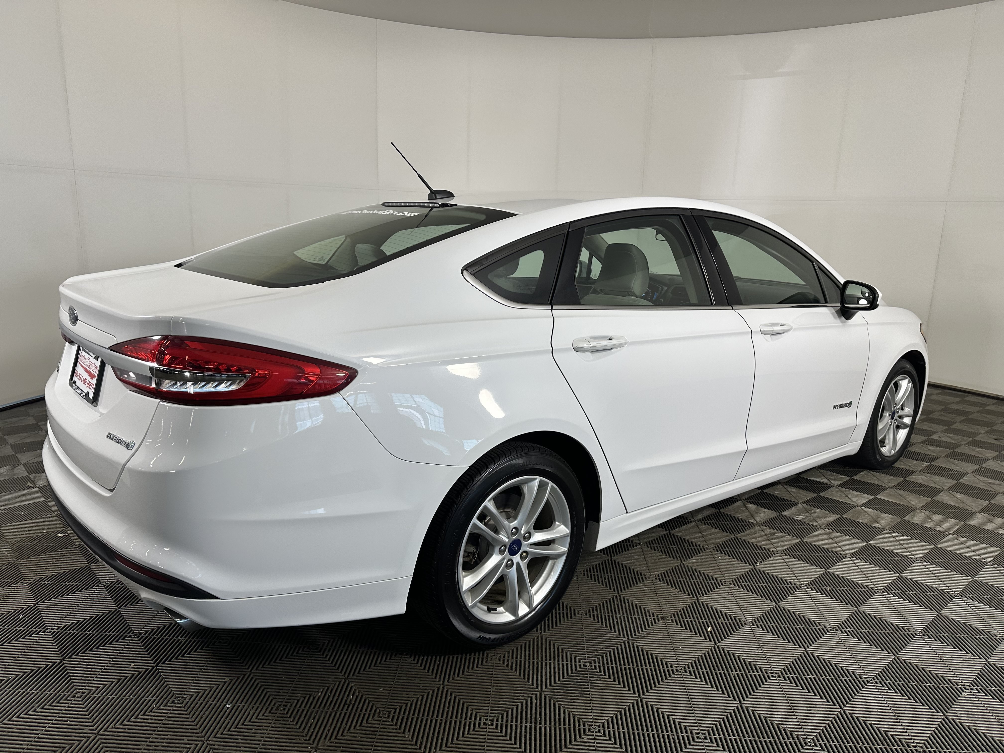Used 2018 Ford Fusion S FWD image 5