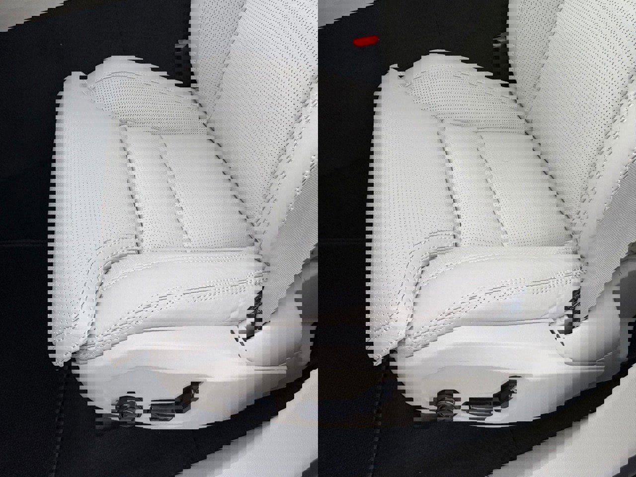 New 2026 Volvo XC60 B5 Ultra w/ Protection Package Premier image 17