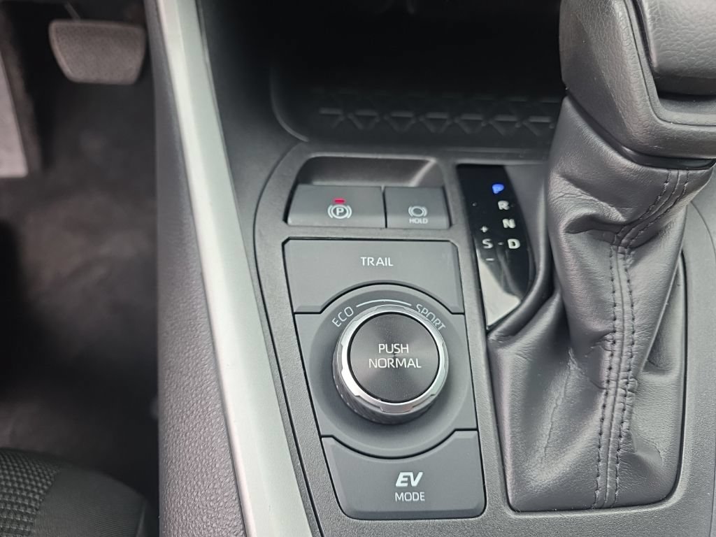 Certified 2024 Toyota RAV4 LE AWD/4WD image 21