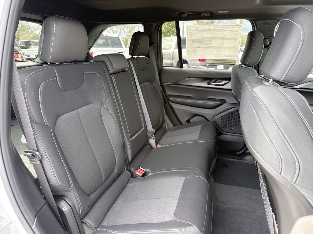 New 2026 Jeep Grand Cherokee Laredo image 23