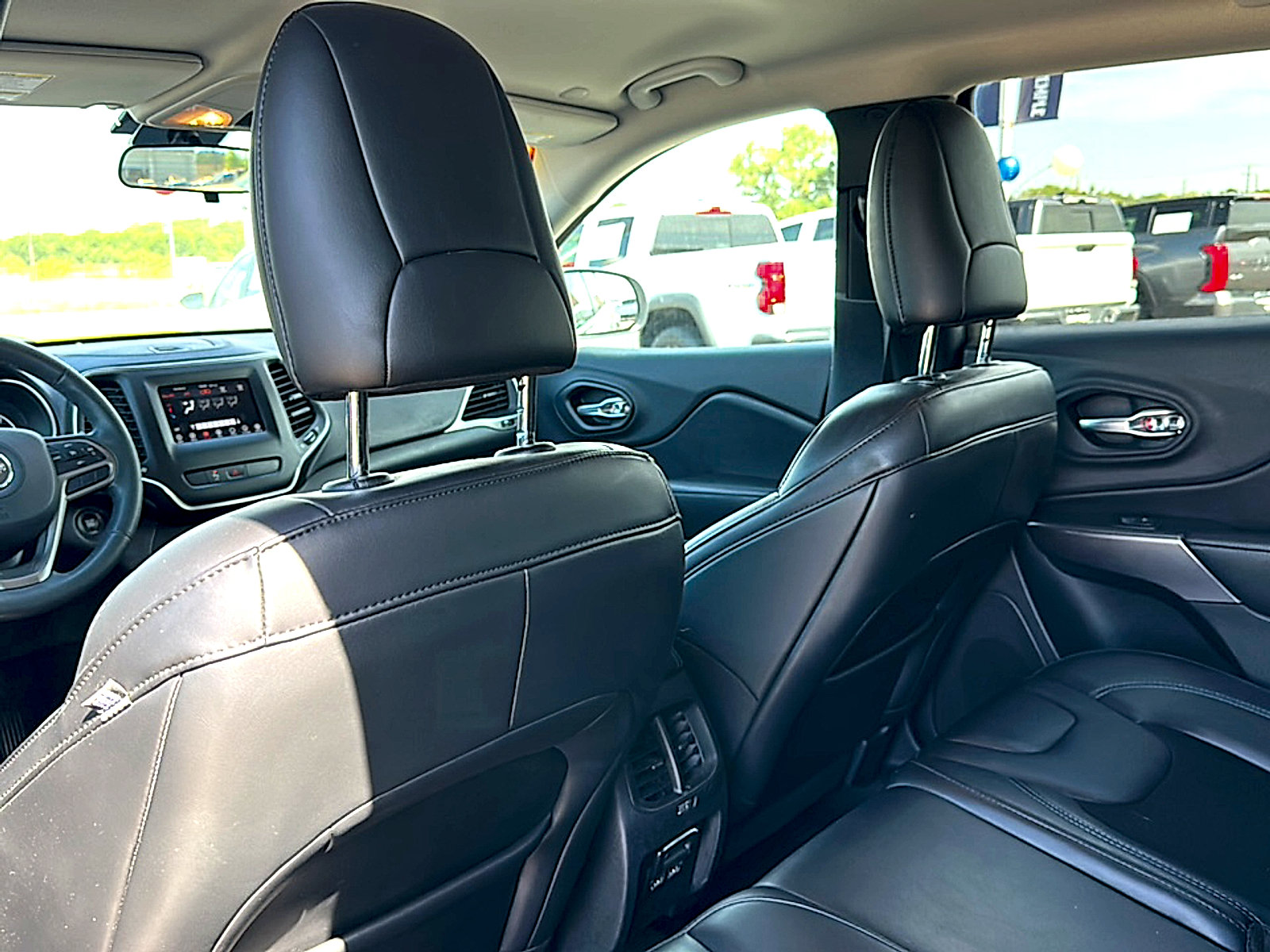 Used 2020 Jeep Cherokee Latitude Plus FWD image 17