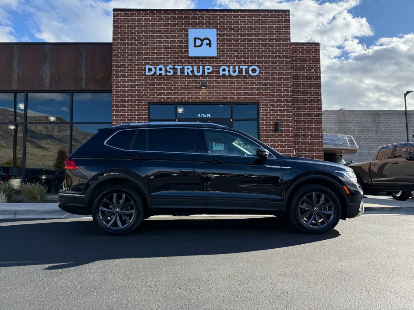 Used 2023 Volkswagen Tiguan SE image 8