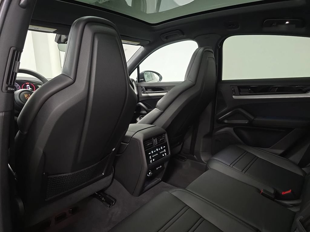 New 2026 Porsche Cayenne Coupe AWD/4WD image 28