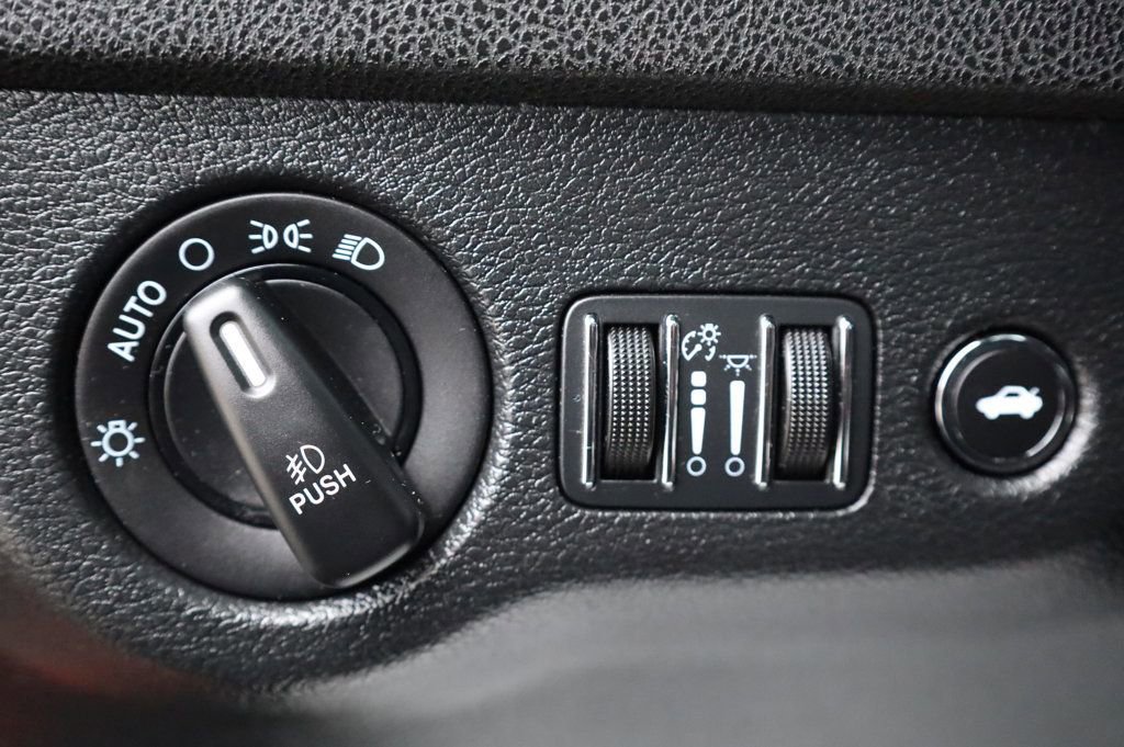 Used 2016 Dodge Charger SXT w/ Navigation & Travel Group image 33