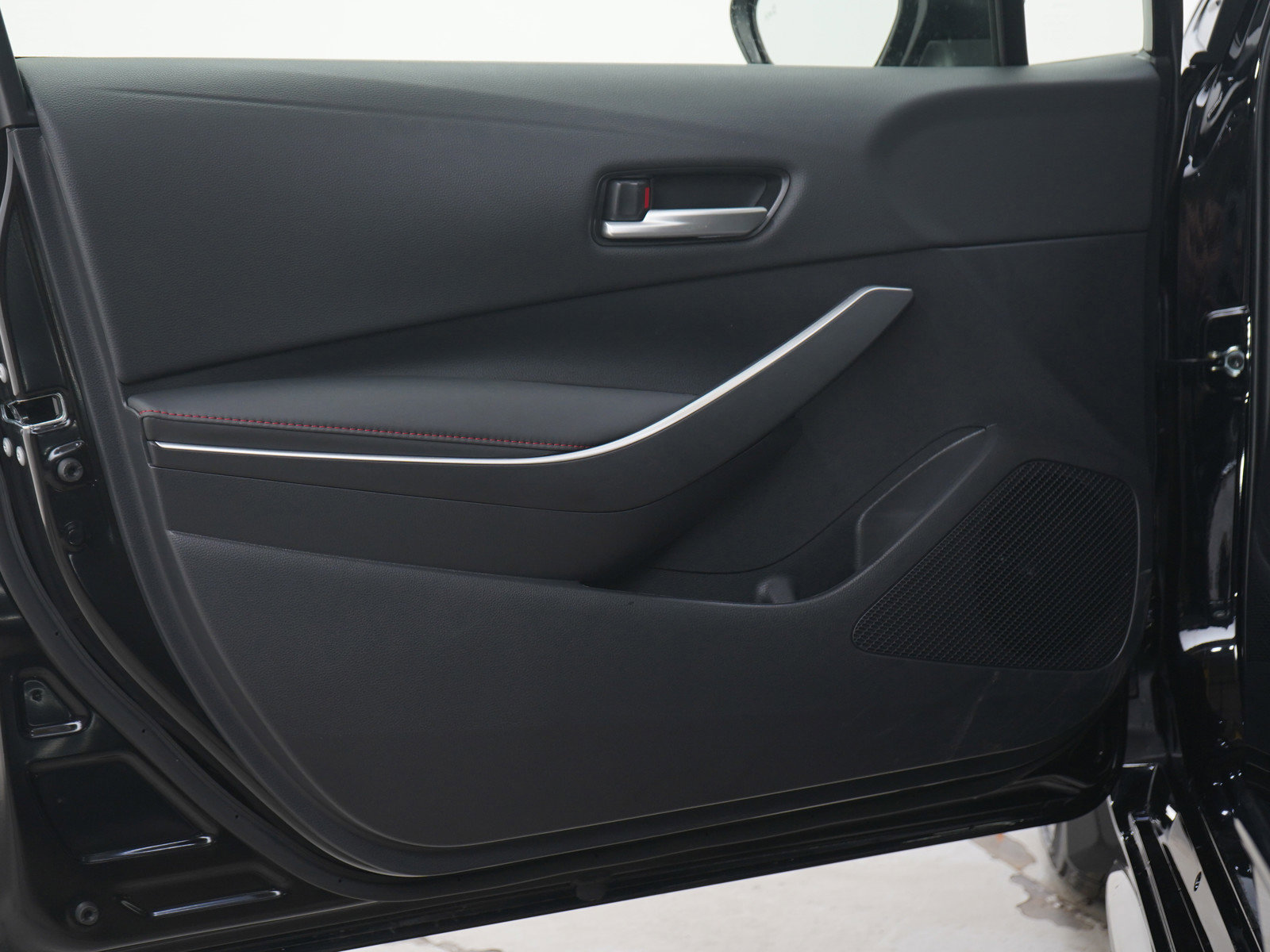 Used 2024 Toyota Corolla SE w/ SE Package image 18