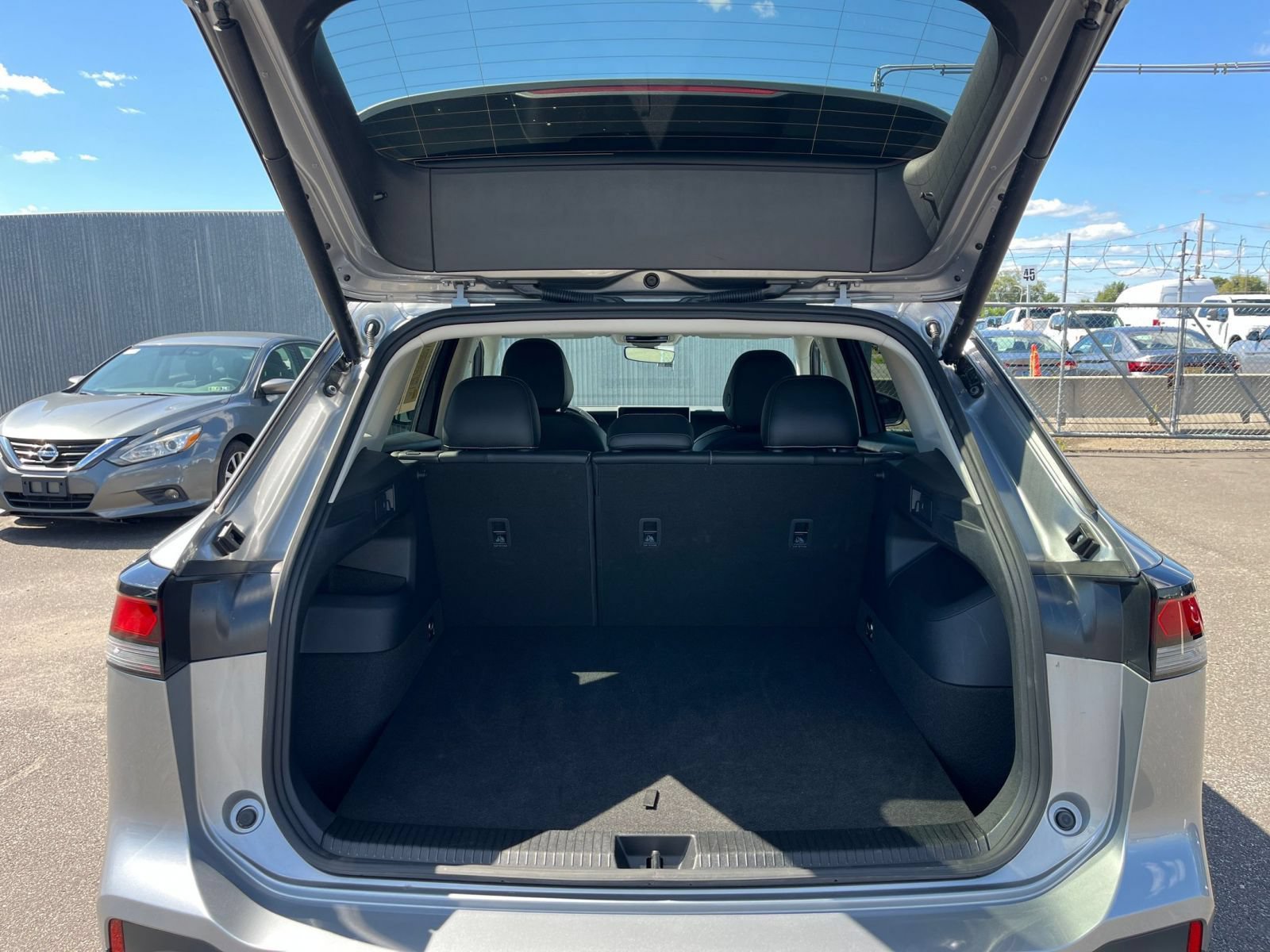 Used 2026 Volkswagen Tiguan SE AWD/4WD image 32