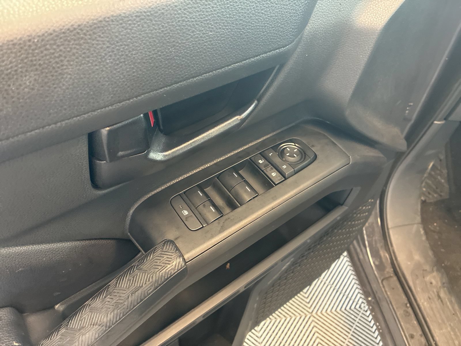 Used 2024 Toyota Tacoma SR5 AWD/4WD image 9