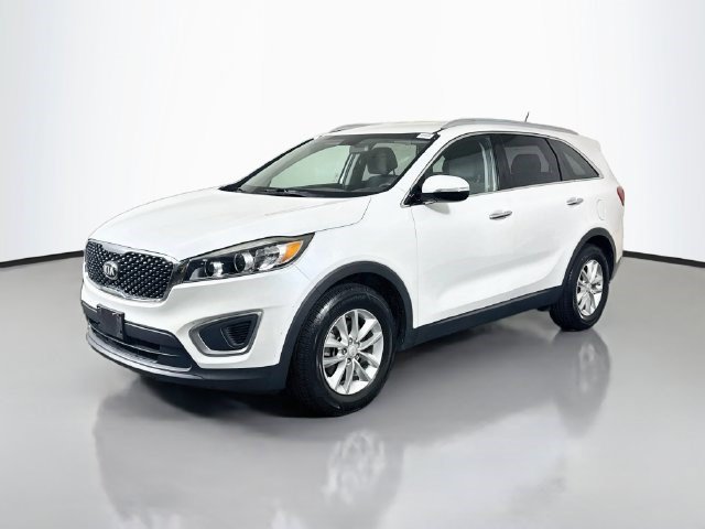 Used 2017 Kia Sorento FWD image 4