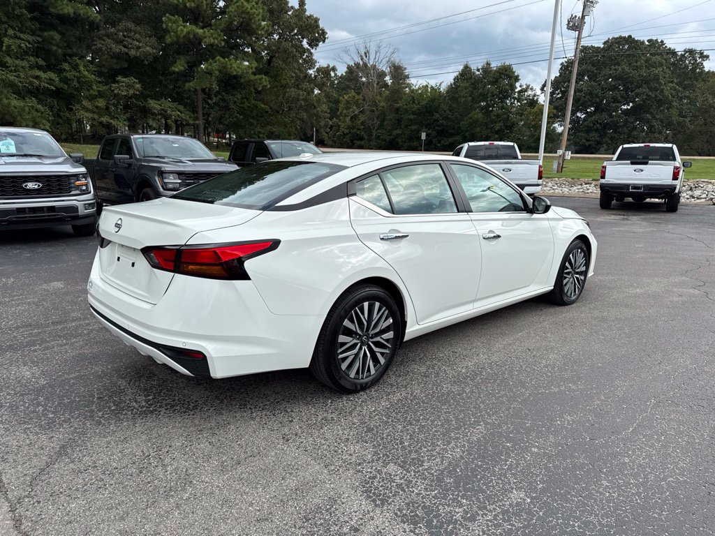 Used 2025 Nissan Altima 2.5 SV FWD image 5