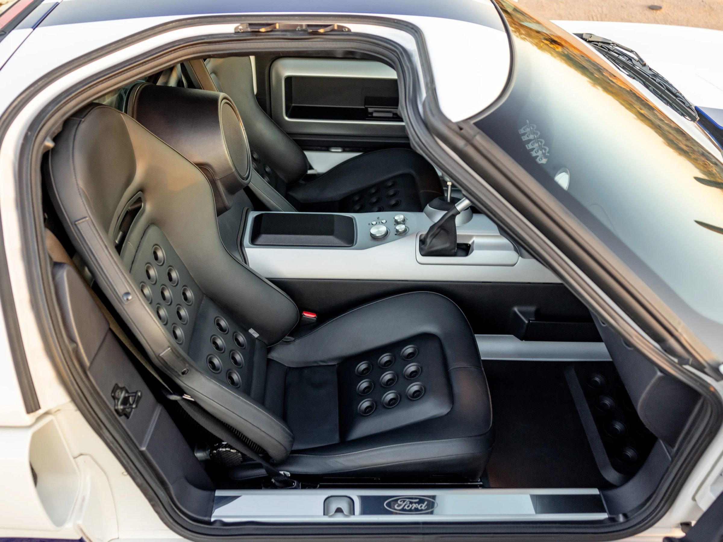 Used 2005 Ford GT image 14