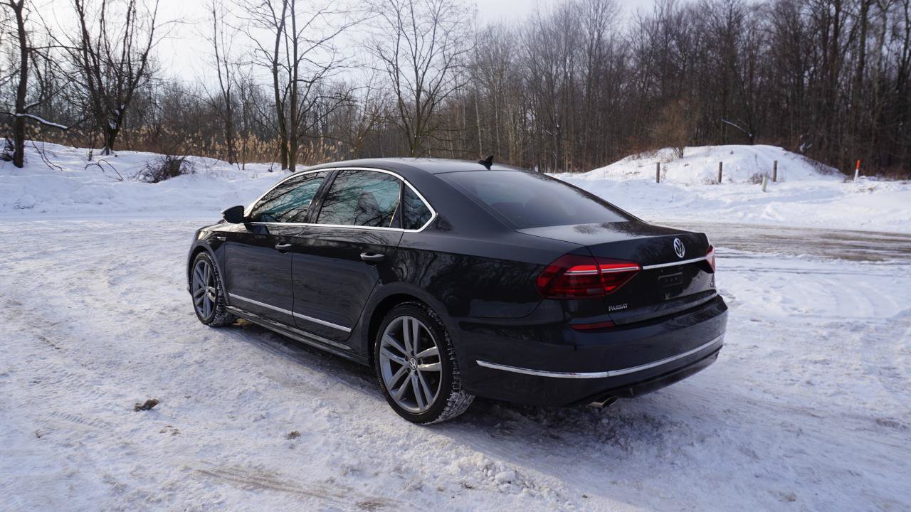 Used 2017 Volkswagen Passat 1.8T R-Line w/ R-Line Lighting Package FWD image 3